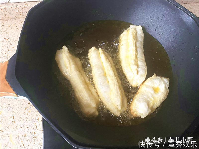  油条怎么炸，才又大又蓬松？最好配方和秘诀在此，酥香蓬松吃不够