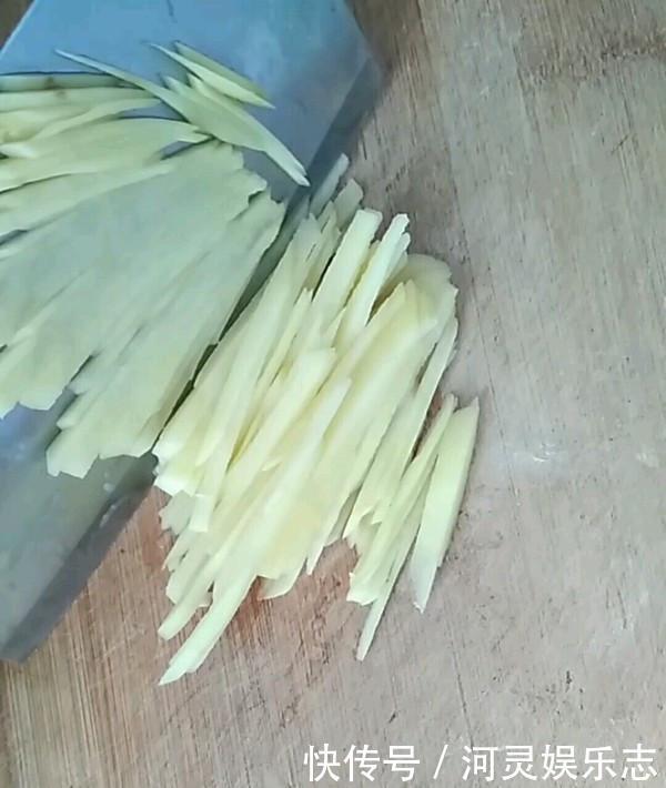 番茄土豆絲|它是“堿性食物”，女人常吃，嘴巴不臭，頭發(fā)烏黑，皮膚也嫩了