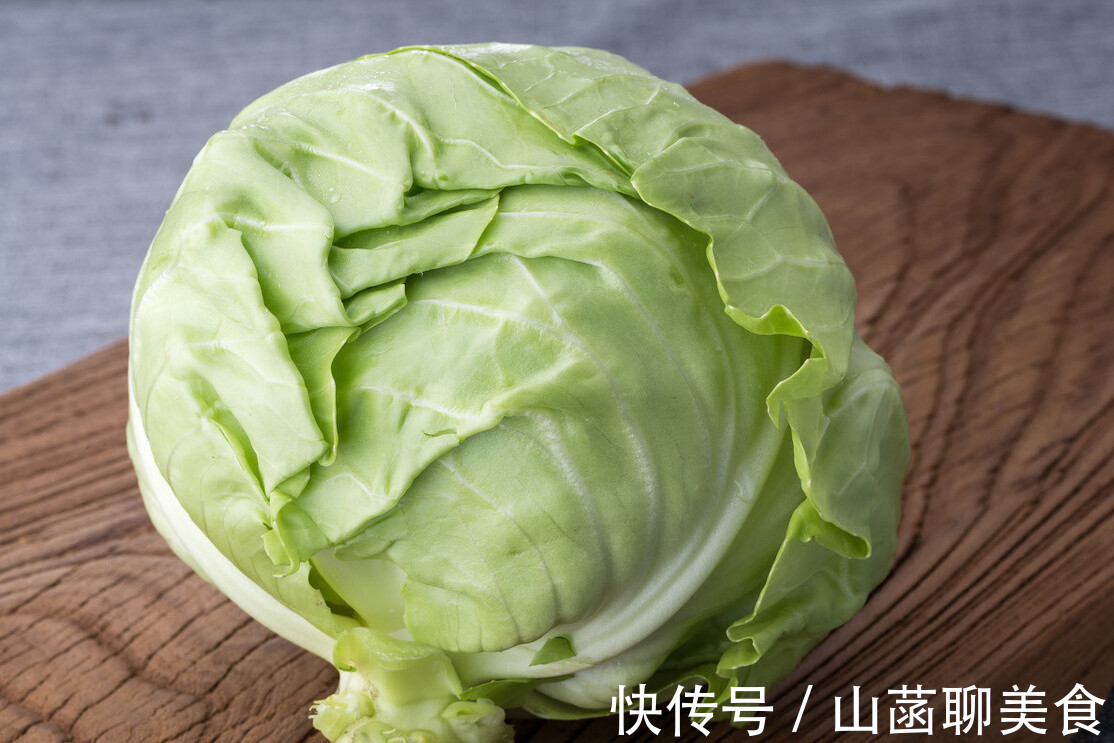好吃|做手撕包菜别直接下锅,牢记3个小窍门,炒出来和饭店的一样好吃