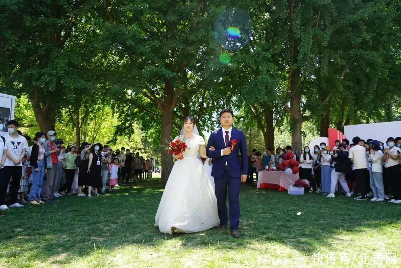 新人|北理工为16对研究生毕业生举办集体婚礼