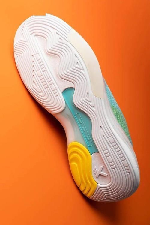 flow 一口气偷偷上架 8 款配色!这双「国产标杆」好看又好穿!