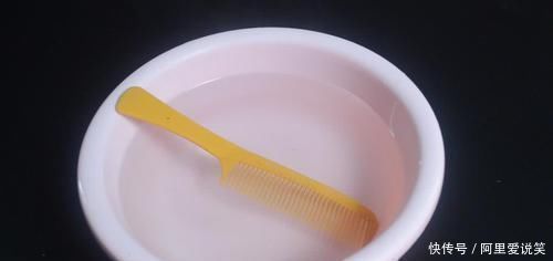 梳子|在梳子上涂抹牙膏,作用真厉害,我也是刚知道,快回家试一试