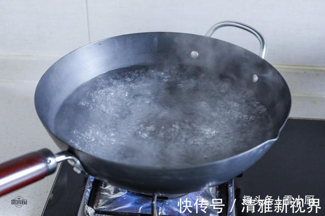 铁锅怎么开锅教你方法，用多久都不粘锅不生锈，方法简单又实用
