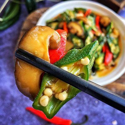 一日三餐|好吃又营养的秋葵炒香菇