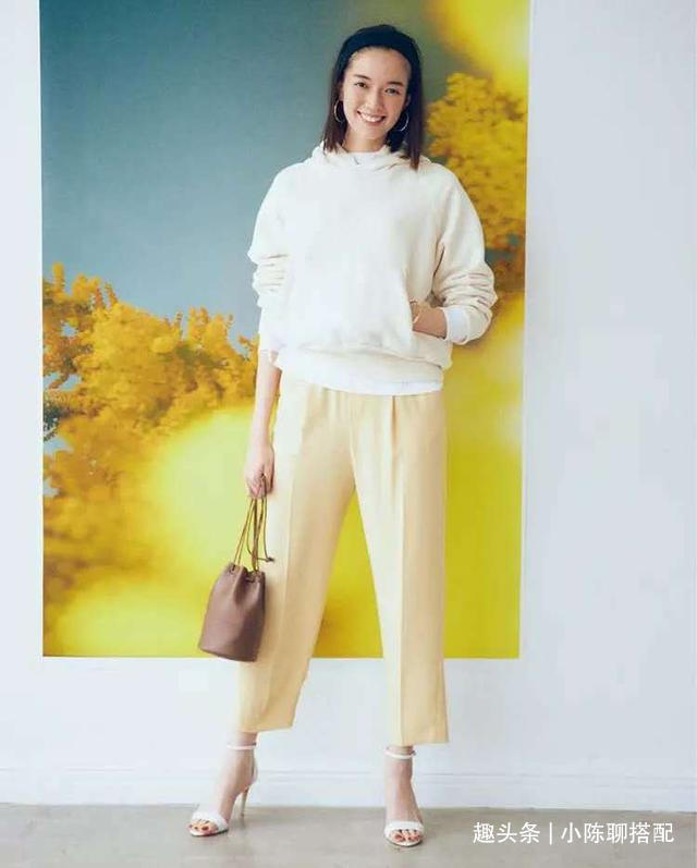 肤色 秋季最质感的穿搭,参考这4组配色,衬肤色又显气质照穿就够了