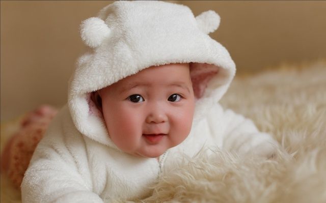 枕头|从不睡枕头的孩子和从小睡枕头的孩子,长大后的差异,父母来看看