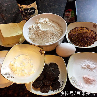 别怪我没提醒你,这道榛果巧克力熔岩软饼一吃就上瘾