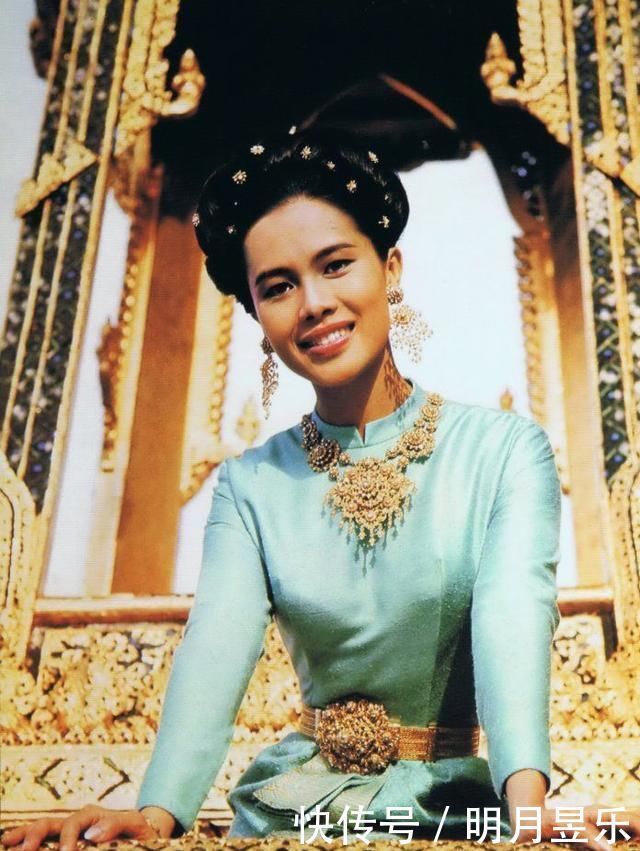 泰国太后 泰国太后年轻时靠粉宝石撑场面如今瘫痪多年,脸庞怎么变这么黑