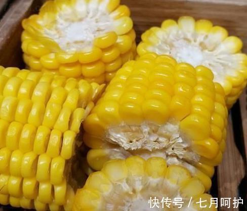 朋友们|刚知道，煮玉米不能只放清水！再加这2味，玉米软糯清甜，超好吃