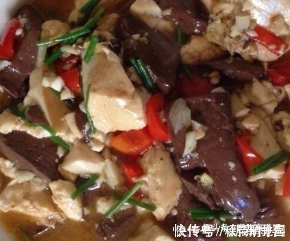 青辣椒|补血非常好还能坚固牙齿,酸辣开胃补铁又补钙,要多做给孩子吃