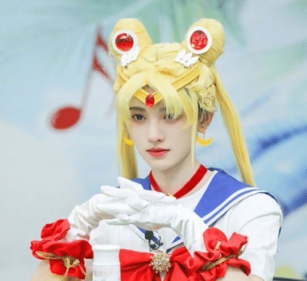 大长腿|同样是cos水冰月,当关晓彤撞上鞠婧祎,一个卖家秀一个买家秀