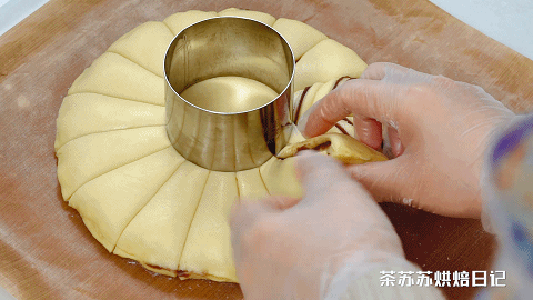 圣诞节快到了，教你做一款适合过节的甜点！简单快手，好吃过瘾！