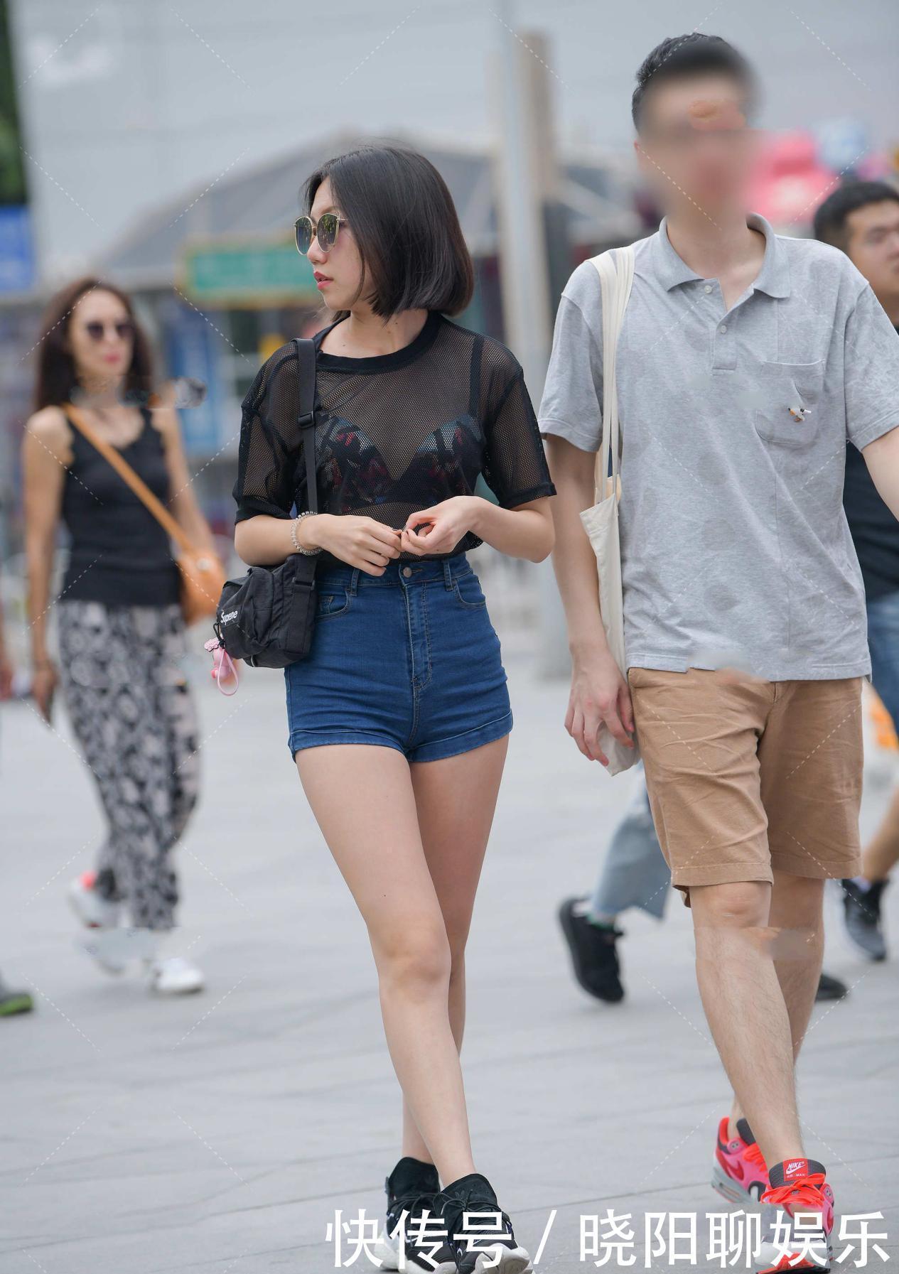 黑色网纱上衣，洋气时髦穿搭，经典百搭