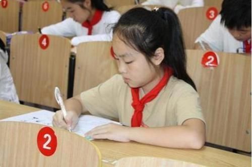 工整&有种字体叫“蚂蚁体”，看起来乖巧娟秀，阅卷老师看见却想扣分