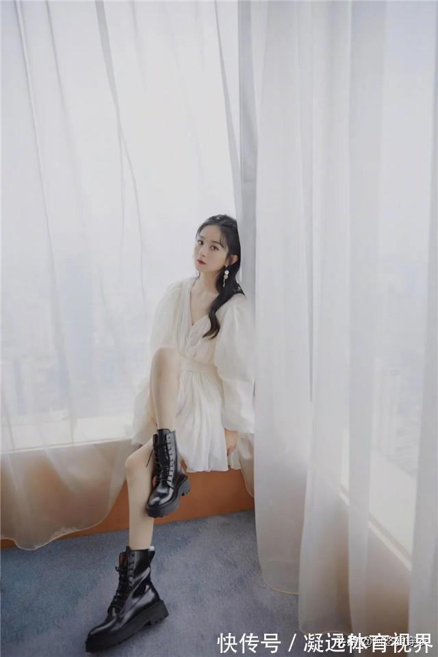 过时|小白鞋已经过时了,今年流行的是“夏季靴”,时髦显高,堪比塑形
