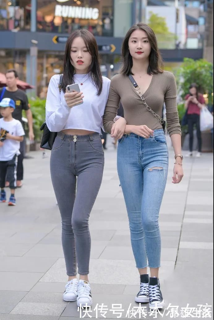 小姐姐|闺蜜出行牛仔裤穿搭，感受牛仔裤带来的简洁美，清新大方又时尚