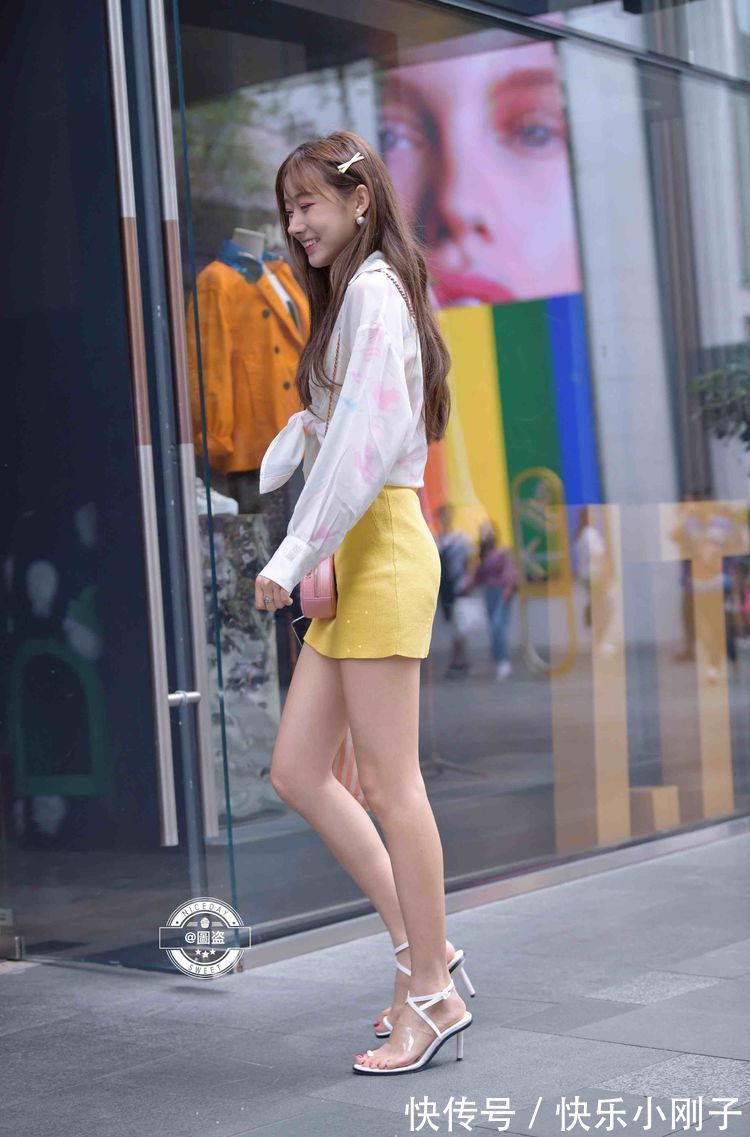 女神 舒适时尚的连衣裙打造时尚女神穿搭,展示美好身材,凸显气质