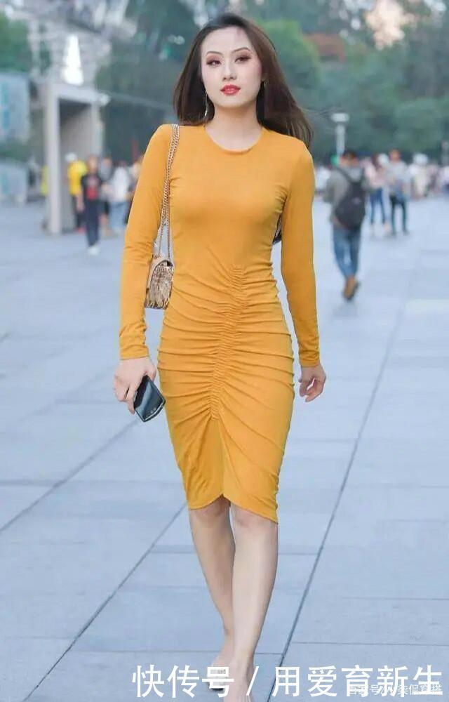 别再穿“短裤+T恤”了,今夏流行“杏裙”,时髦又显白!