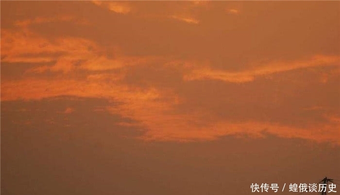 白天的时候，天空是“蓝色”的，为什么太阳落山的时候，天空是“红橙色”？