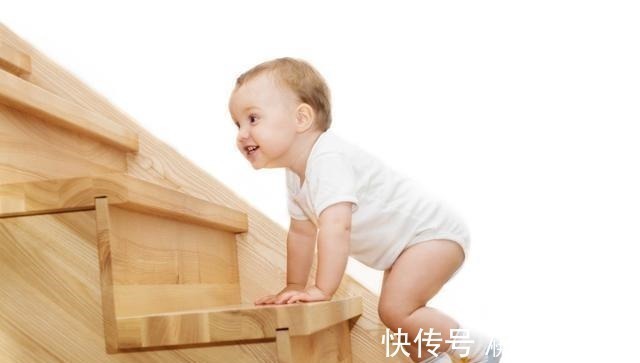 朵朵|宝宝到处抠,要阻止吗精细动作让孩子探索,是大脑发育的关键