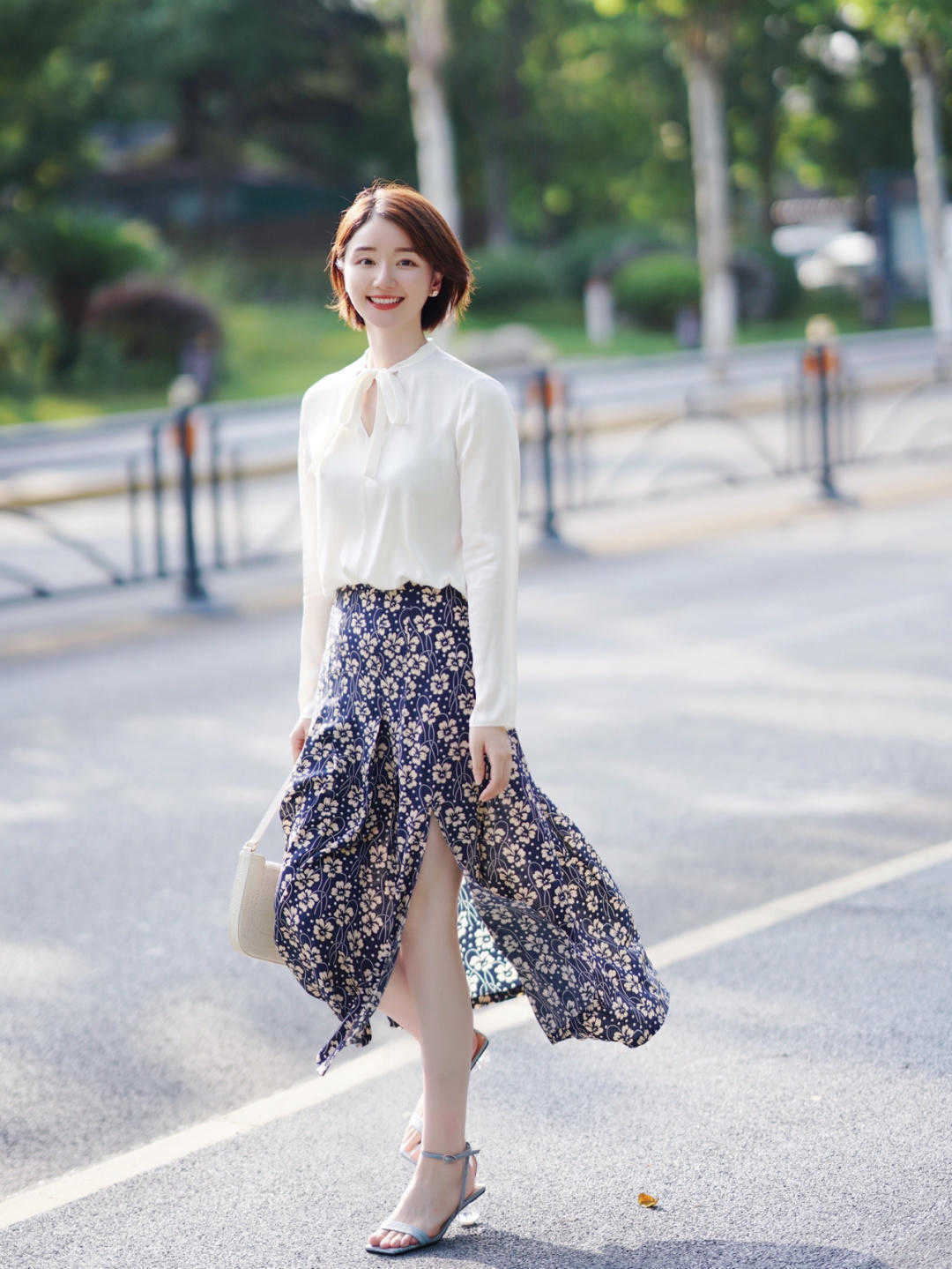 穿搭|过了40岁的女人怎么穿才优雅？学会“穿松不穿紧”，减龄有活力