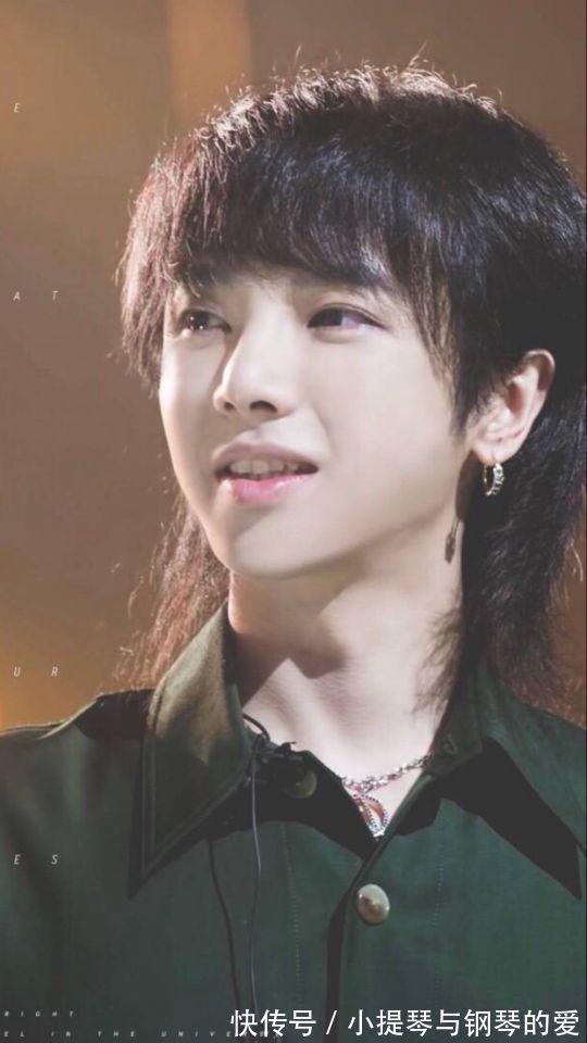 非常道|华晨宇照片中的工作服是华语乐坛领军人也是为舞台服务的工作者