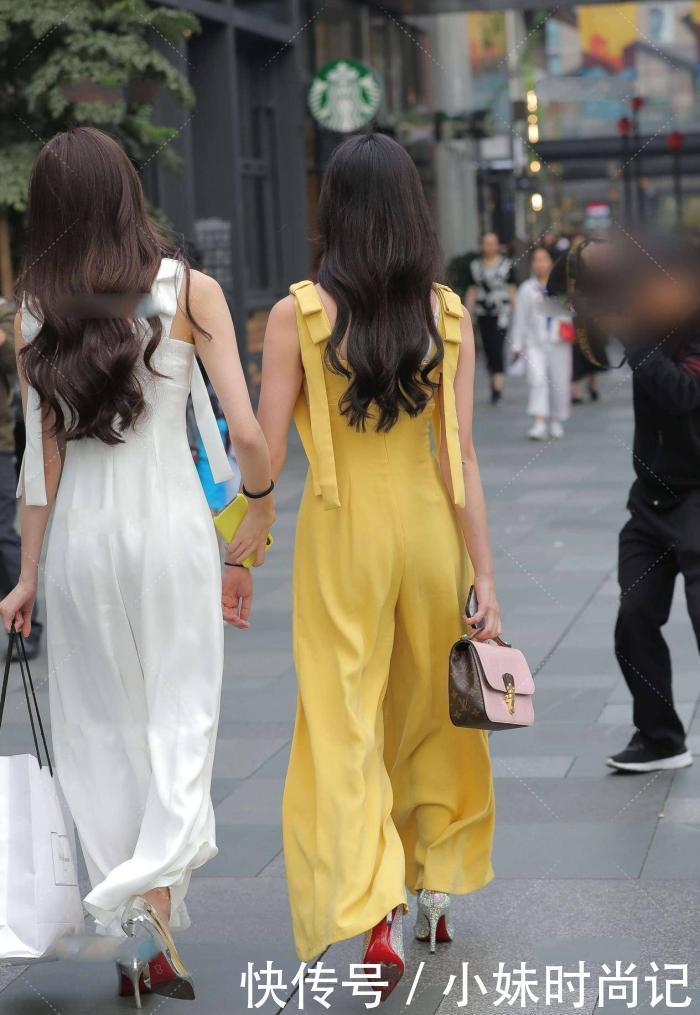街拍：黄色和白色，这两个颜色的“连体裤”，哪款能好搭配呢？快来看看
