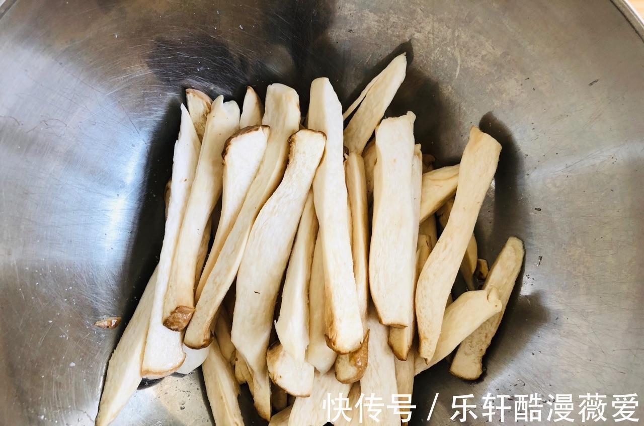 免疫能力|咸蛋黄和杏鲍菇搭配,味道鲜香可口,大人孩子都很喜欢吃