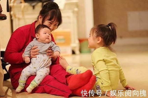 爸爸妈妈|“生二胎前想要一碗水端平,结果生完二娃后,却看老大不顺眼了”