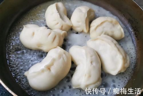 焦黄|水煎包怎么做才好吃？分享详细制作过程，松软鲜香，底部焦黄不糊