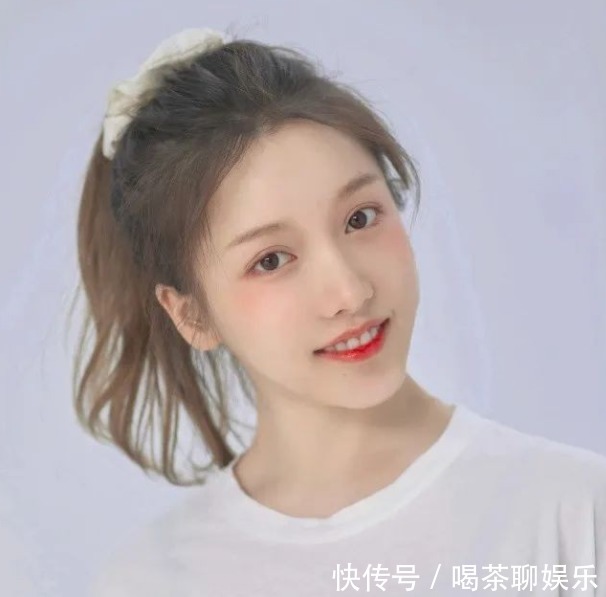 圆脸女孩要留刘海吗?试试这6种发型,显脸小还能让你更甜美