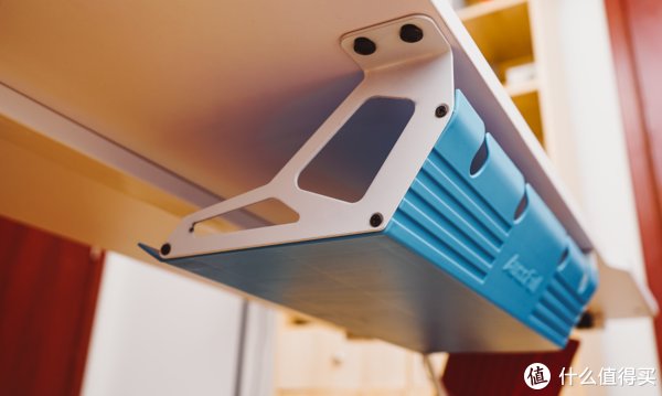 礼物|超彰显“钞能力”的礼物——傲风联名高达电竞桌上手体验