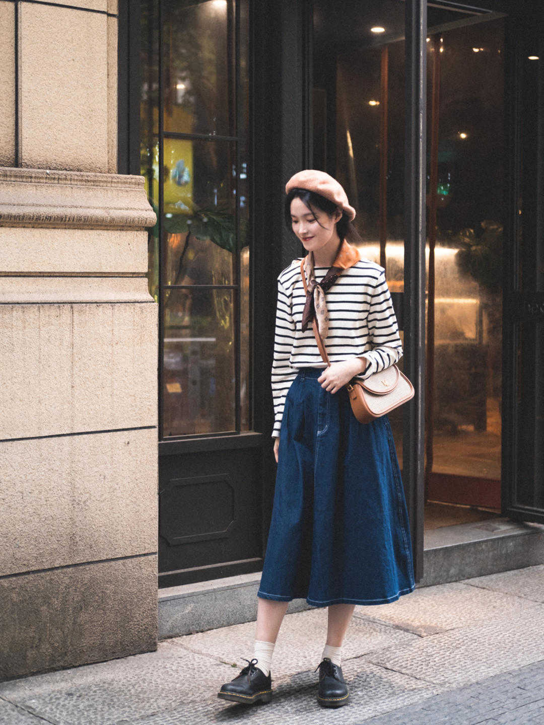 t恤|今年秋天,“牛仔裙”彻底火了,青春靓丽又显气质,时髦百搭