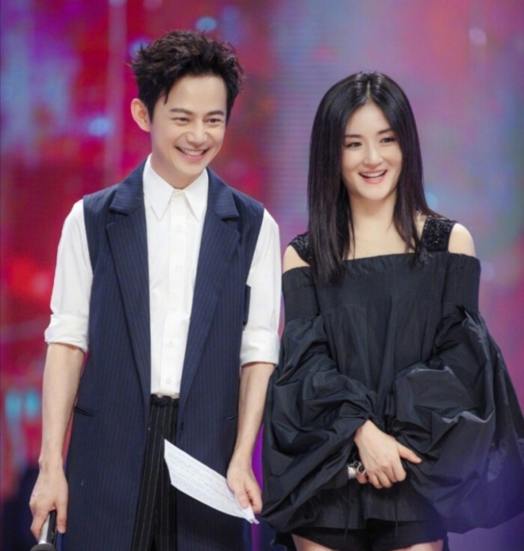 何炅對謝娜冷淡是意料之中的事,誰都會對一直消耗自己的人厭倦