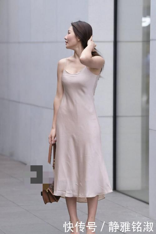 漂亮 性感漂亮的吊带裙美女,展露窈窕的动人风致
