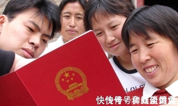 夫妻二人|房产证上尽量不要写夫妻二人的名字,这是为什么?原因很现实