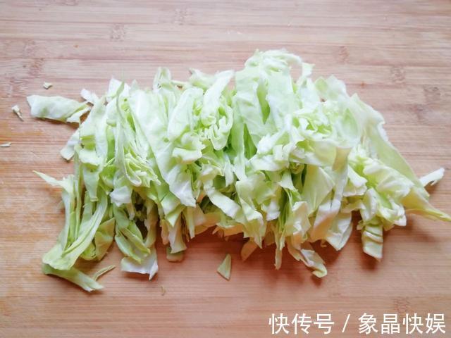 包菜|晚餐既能瘦身又美味，既是主食又是菜，低脂健康又营养