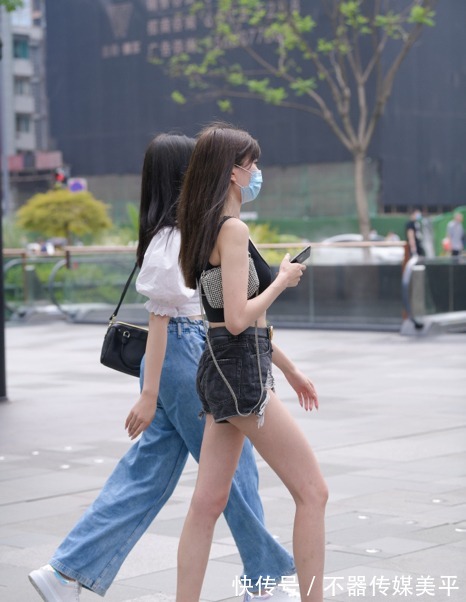 穿搭|怎么成为街上的甜酷女孩?看完小姐姐的穿搭,一下子就明白了!
