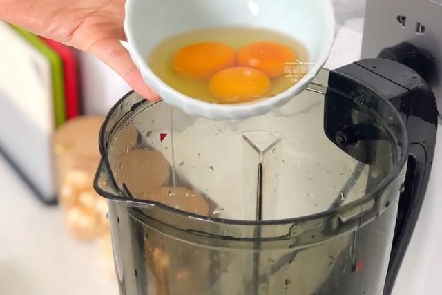 玉米这样做,比面包还好吃,不用烤箱,锅里蒸一蒸就搞定