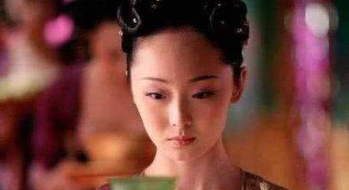 朱元璋|朱元璋深夜仍在批奏折,宫女进来送了热粥,为何因此丧命