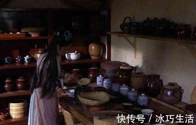 行医!少年中秀才,三次科考却落榜,转行后写本书风靡世界