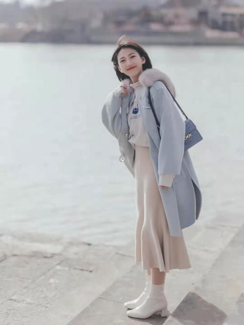 别说小个子穿半身裙不好看，常见的3个搭配法学会了，照样时尚