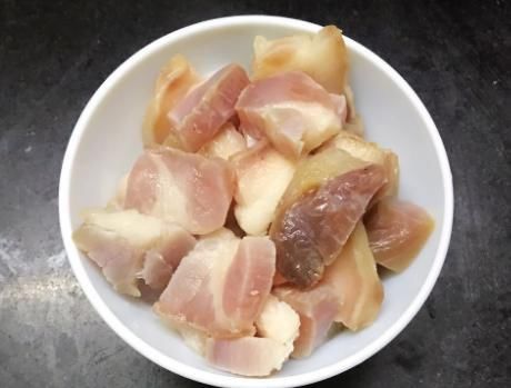 做腌笃鲜时，春笋别直接下锅，多加1个步骤，汤鲜笋嫩不涩口