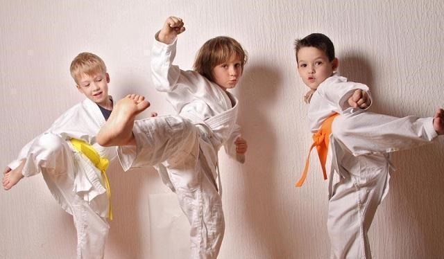 遗传因素|一个考99却很难过,一个刚及格还笑得开心,一家俩孩子咋差这么大