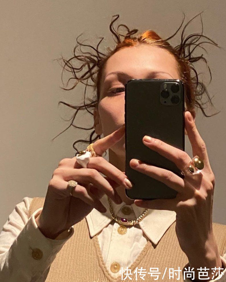 看到Jennie晒手上的戒指，终于找到原因了