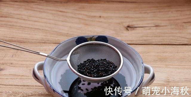 黑米这样做太好吃了,不蒸饭不煮粥,营养不流失,当早餐真省事