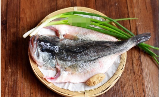 这才是清蒸鲈鱼最好吃的做法,记住这3步,蒸出来又鲜又嫩滑