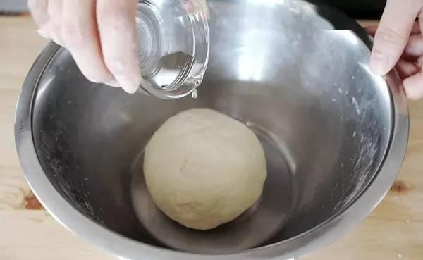 凉拌面条就得这样做,这样擀,邻居都得跑来跟你学