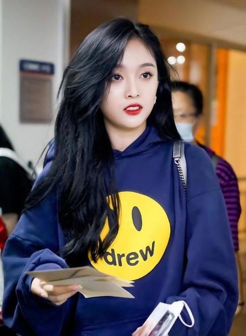 ?开春后不要瞎打扮，今年流行这3款“上衣”，内搭外穿都时髦