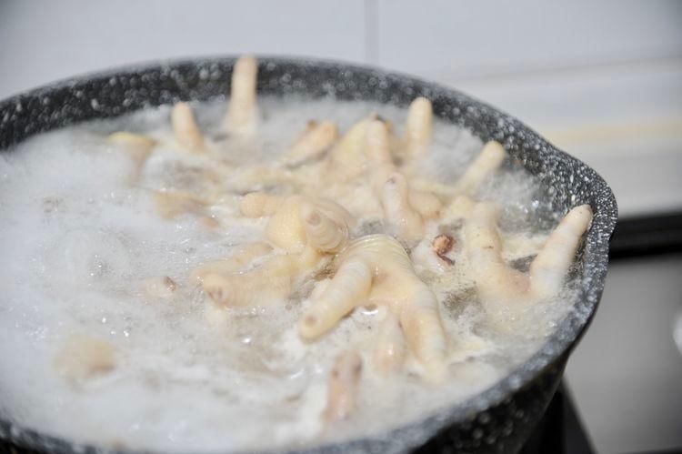 自制韩式辣鸡爪，香辣开胃，解馋下饭，比买的好吃